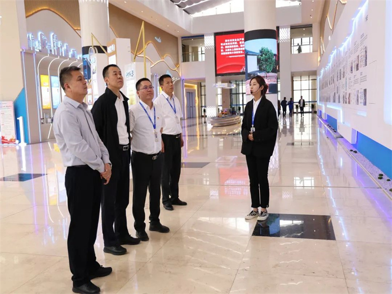 中國企業(yè)聯(lián)合會、中國企業(yè)家協(xié)會企業(yè)文化工作委員會秘書長王建軍到中能公司調研指導工作（2）.jpg