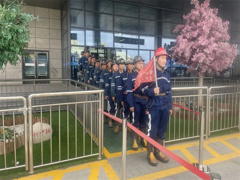 喜訊！中能袁大灘煤礦綜采一隊獲2023年陜西省能源化學(xué)地質(zhì)工會“工人先鋒號”榮譽稱號（4）.jpg