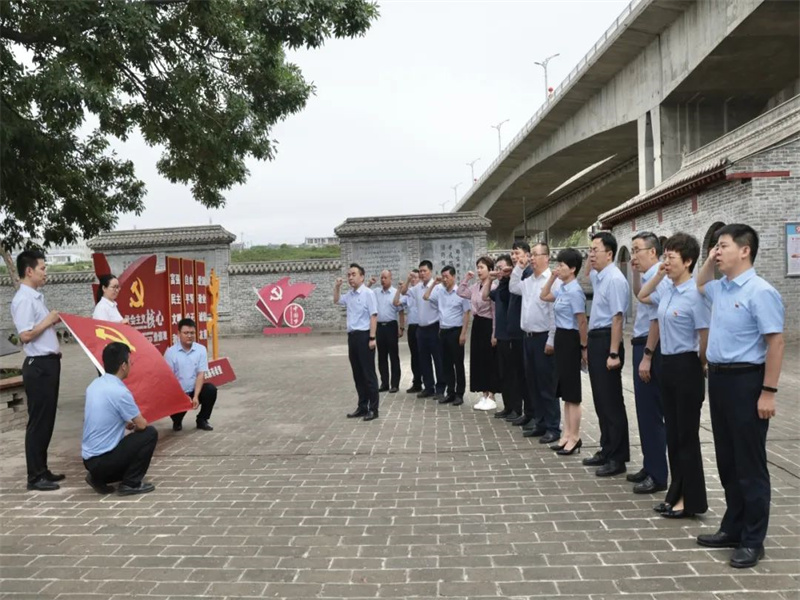 陜煤集團(tuán)審計(jì)部黨支部與公司機(jī)關(guān)經(jīng)營黨支部開展聯(lián)合主題黨日活動（3）.jpg